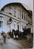 Počátek 20. století - záběr na poštovní úřad na Hranické ulici. Třetí objekt z leva dům č.p. 28 po realizaci projektu Franze Wankeho.